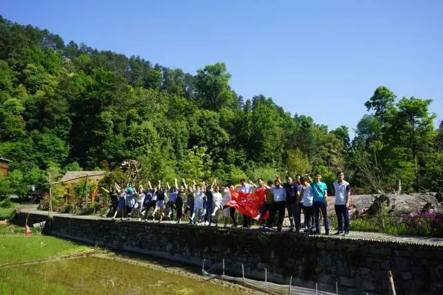 古樸安靜的侗家小寨擁有一座花橋，四座鼓樓
